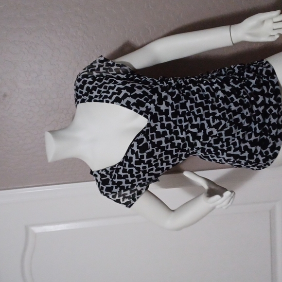- Woman's  New York  shirts - Picture 1 of 2